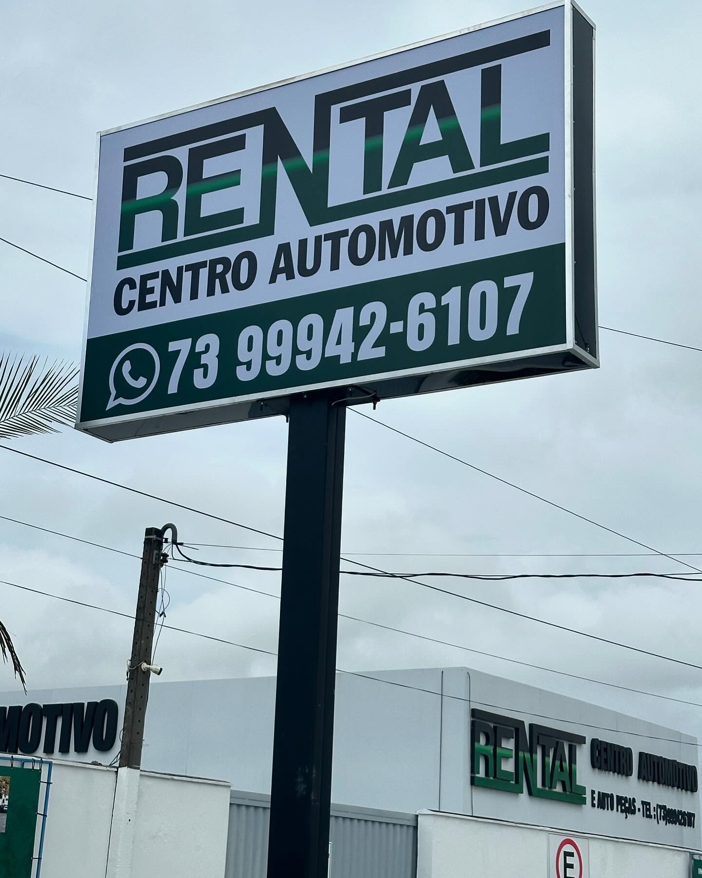 Placa Totem Luminosa: Destaque Seu Negócio com Elegância e V